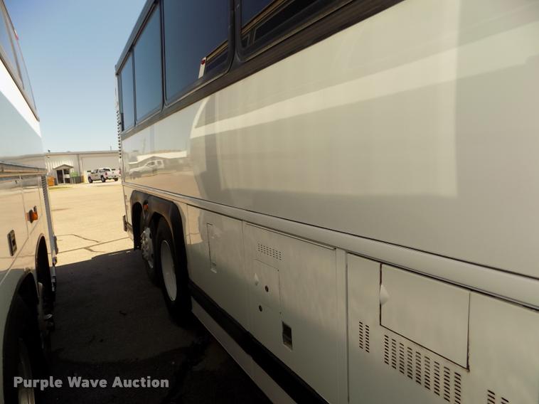 image for item DA3023 1995 MCI 102-D3 coach bus