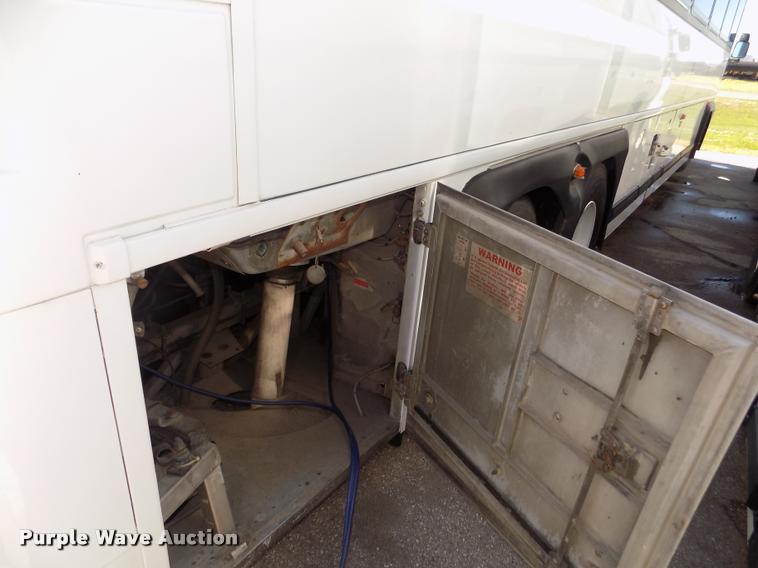 image for item DA3023 1995 MCI 102-D3 coach bus