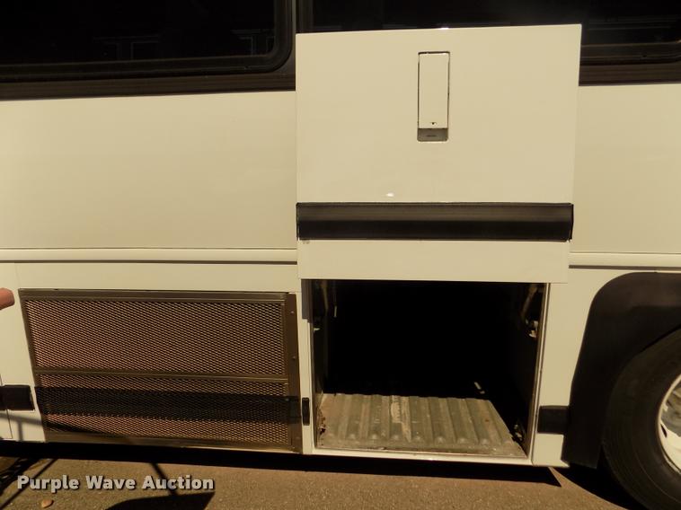 image for item DA3023 1995 MCI 102-D3 coach bus