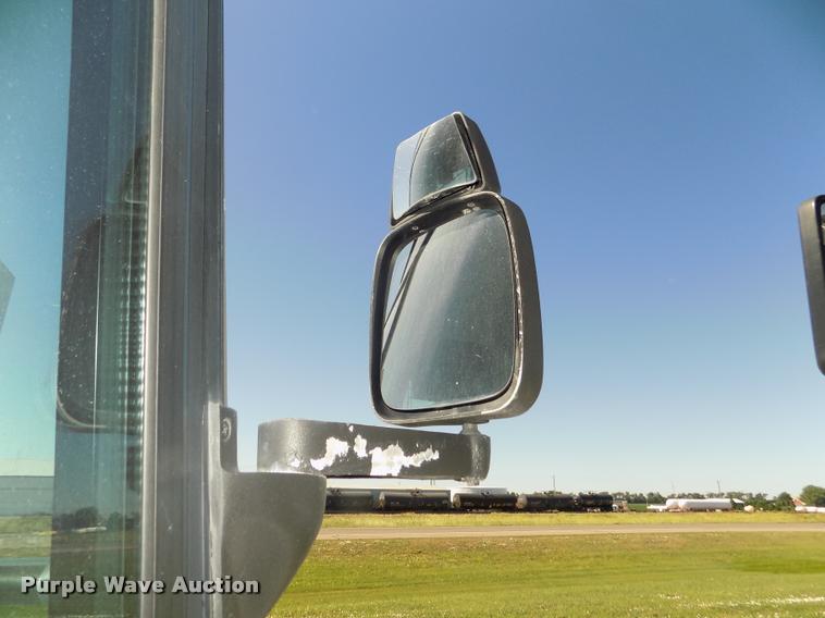 image for item DA3023 1995 MCI 102-D3 coach bus