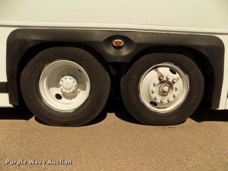 image for item DA3023 1995 MCI 102-D3 coach bus