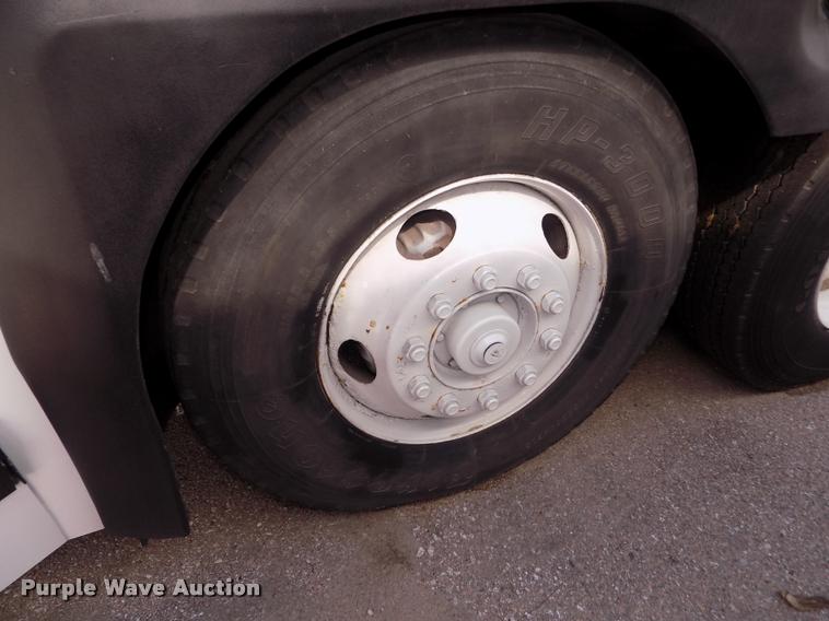 image for item DA3023 1995 MCI 102-D3 coach bus