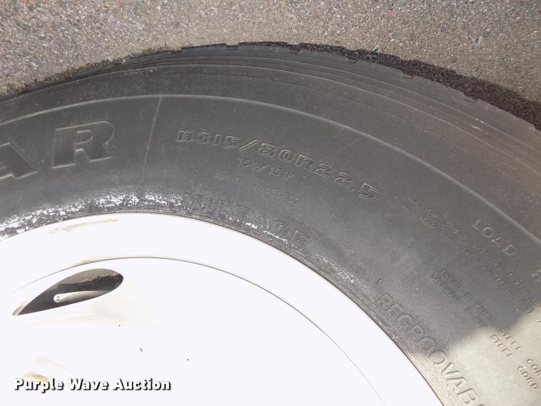 image for item DA3023 1995 MCI 102-D3 coach bus