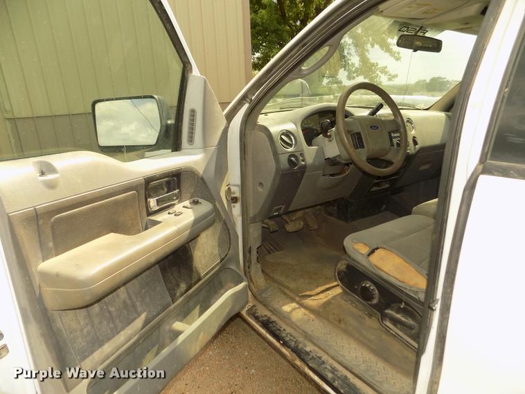 image for item DA3033 2004 Ford F150 XLT pickup truck