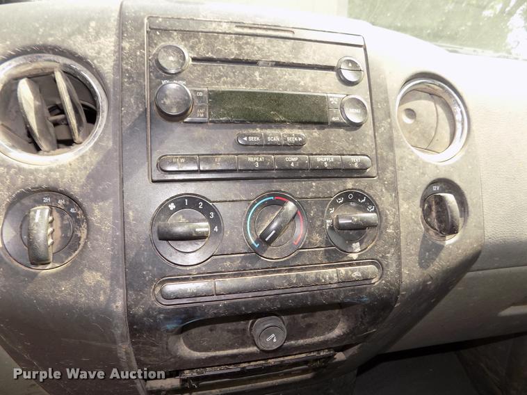 image for item DA3033 2004 Ford F150 XLT pickup truck