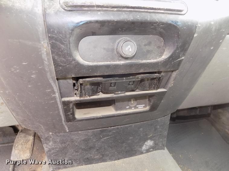 image for item DA3033 2004 Ford F150 XLT pickup truck