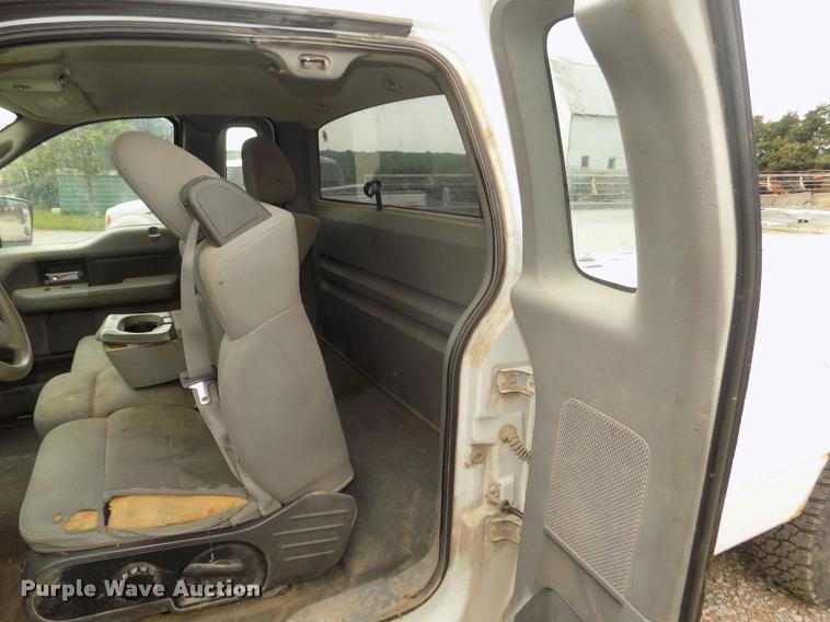 image for item DA3033 2004 Ford F150 XLT pickup truck