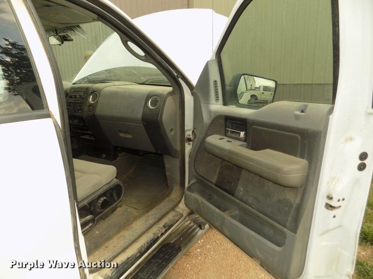 image for item DA3033 2004 Ford F150 XLT pickup truck