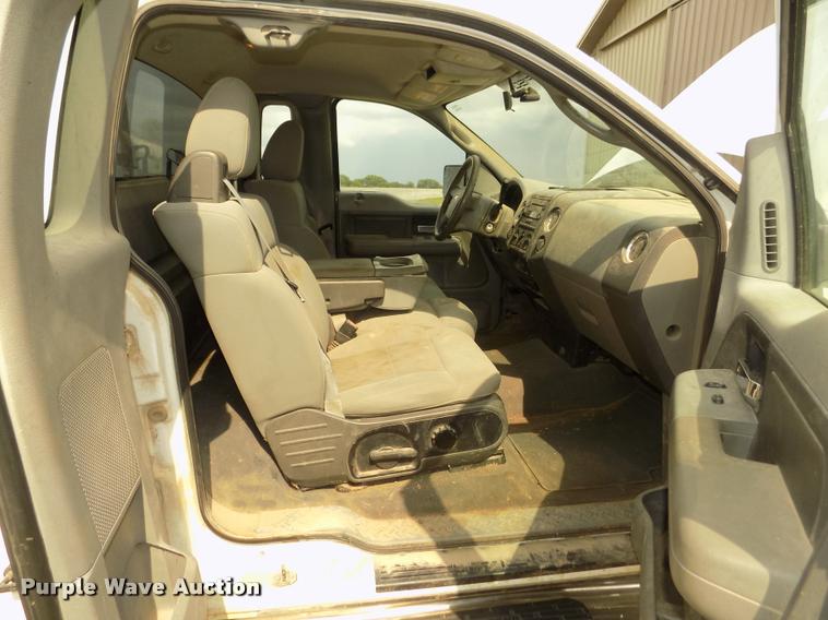 image for item DA3033 2004 Ford F150 XLT pickup truck