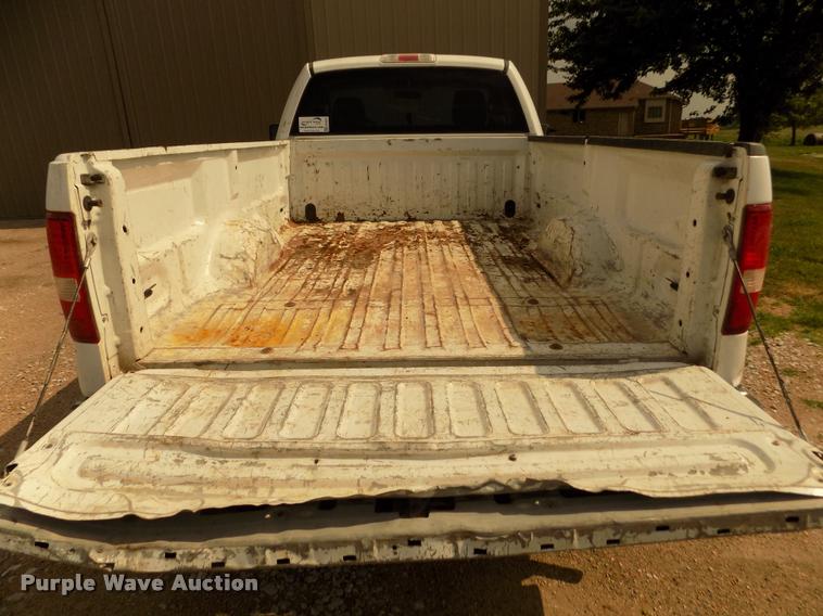 image for item DA3033 2004 Ford F150 XLT pickup truck