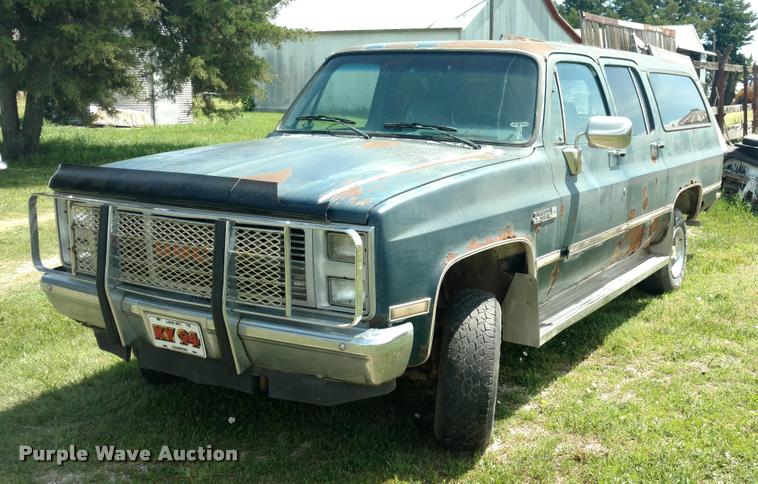 image for item DA5550 1985 GMC Sierra Classic Suburban SUV