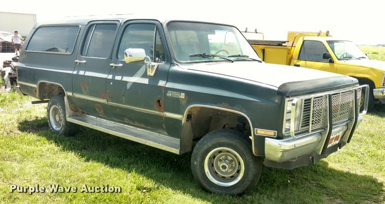 image for item DA5550 1985 GMC Sierra Classic Suburban SUV