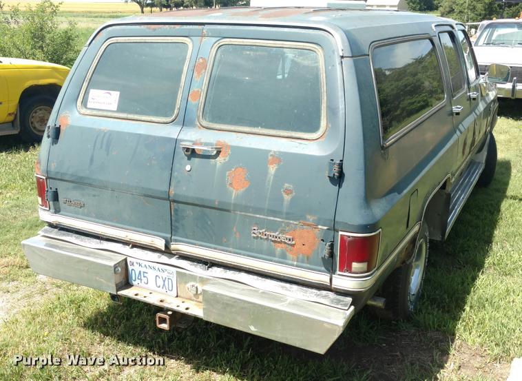 image for item DA5550 1985 GMC Sierra Classic Suburban SUV