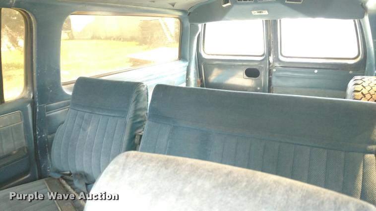 image for item DA5550 1985 GMC Sierra Classic Suburban SUV