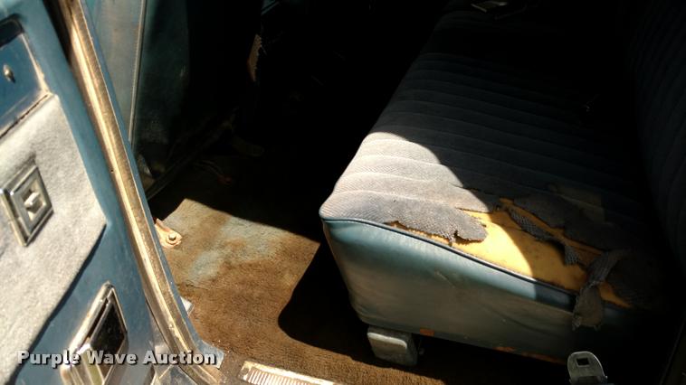 image for item DA5550 1985 GMC Sierra Classic Suburban SUV