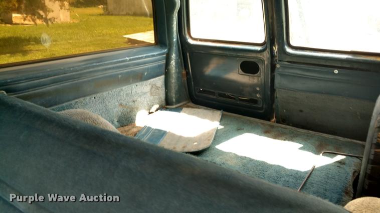 image for item DA5550 1985 GMC Sierra Classic Suburban SUV