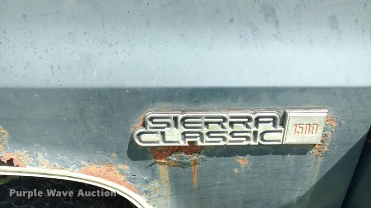 image for item DA5550 1985 GMC Sierra Classic Suburban SUV