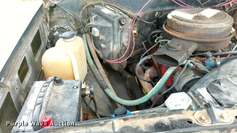 image for item DA5550 1985 GMC Sierra Classic Suburban SUV