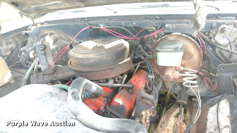 image for item DA5550 1985 GMC Sierra Classic Suburban SUV