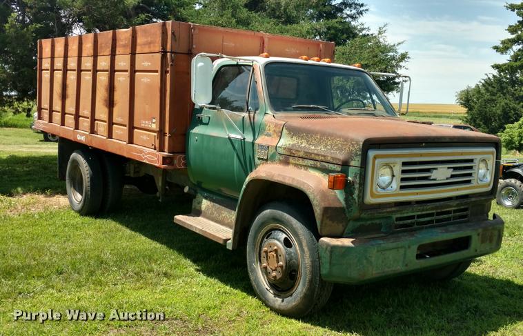 image for item DA5553 1974 Chevrolet C60 grain truck