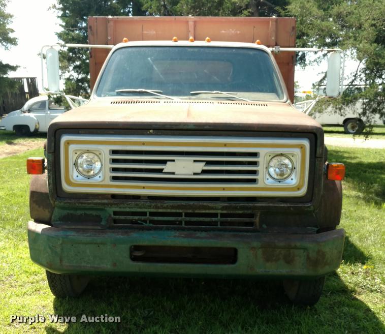 image for item DA5553 1974 Chevrolet C60 grain truck