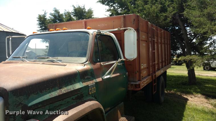 image for item DA5553 1974 Chevrolet C60 grain truck