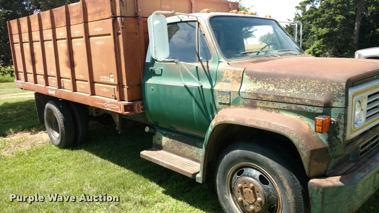 image for item DA5553 1974 Chevrolet C60 grain truck