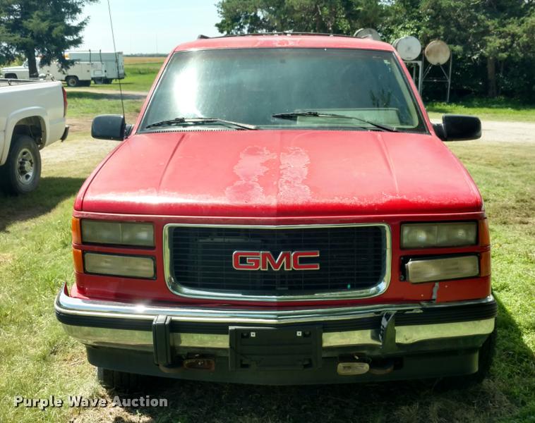 image for item DA5556 1994 GMC Suburban 1500 SLE SUV