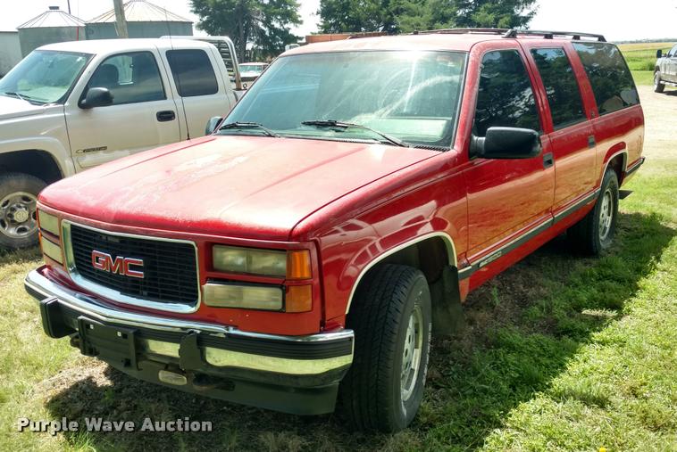 image for item DA5556 1994 GMC Suburban 1500 SLE SUV