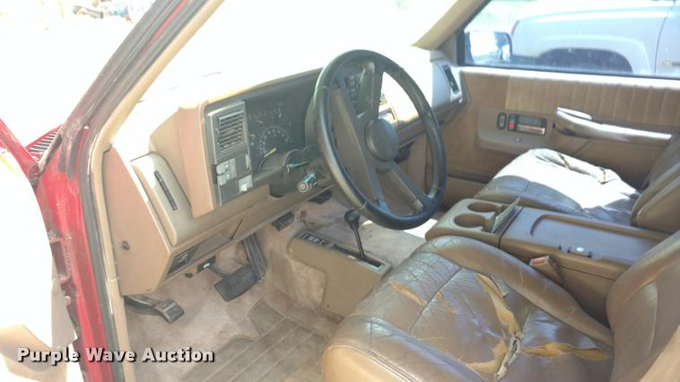 image for item DA5556 1994 GMC Suburban 1500 SLE SUV