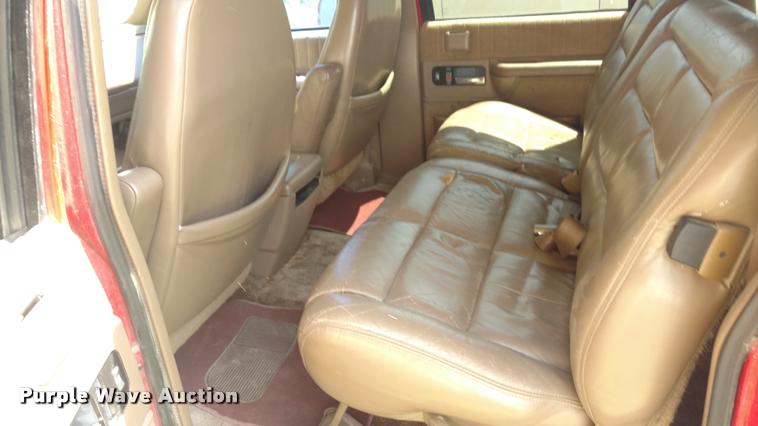 image for item DA5556 1994 GMC Suburban 1500 SLE SUV