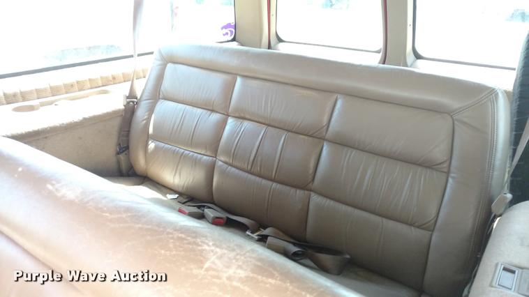 image for item DA5556 1994 GMC Suburban 1500 SLE SUV