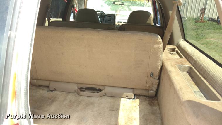 image for item DA5556 1994 GMC Suburban 1500 SLE SUV