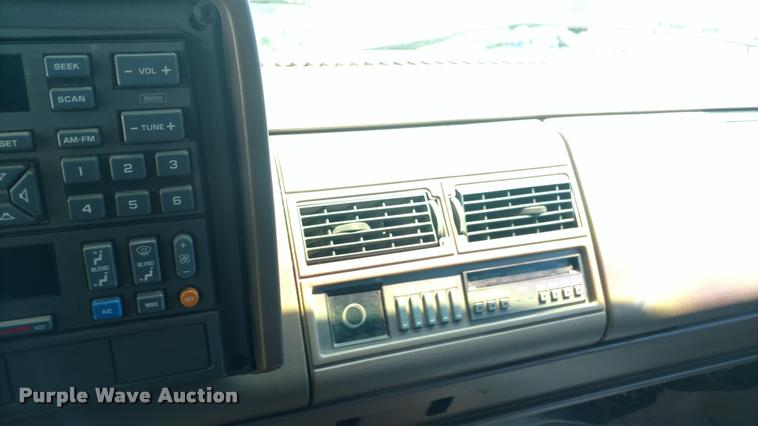 image for item DA5556 1994 GMC Suburban 1500 SLE SUV