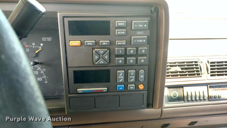 image for item DA5556 1994 GMC Suburban 1500 SLE SUV