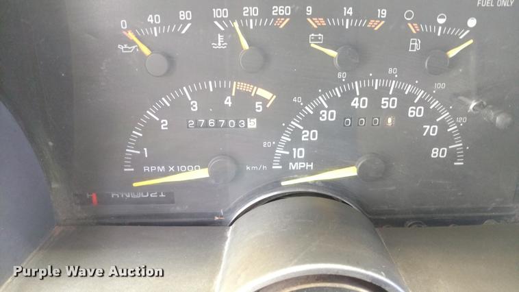 image for item DA5556 1994 GMC Suburban 1500 SLE SUV