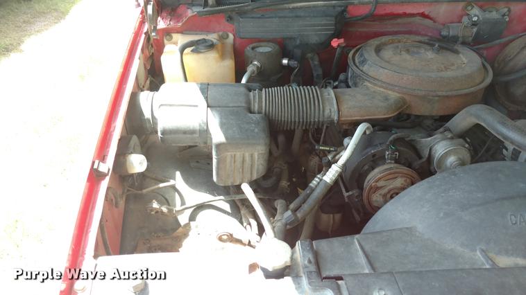 image for item DA5556 1994 GMC Suburban 1500 SLE SUV