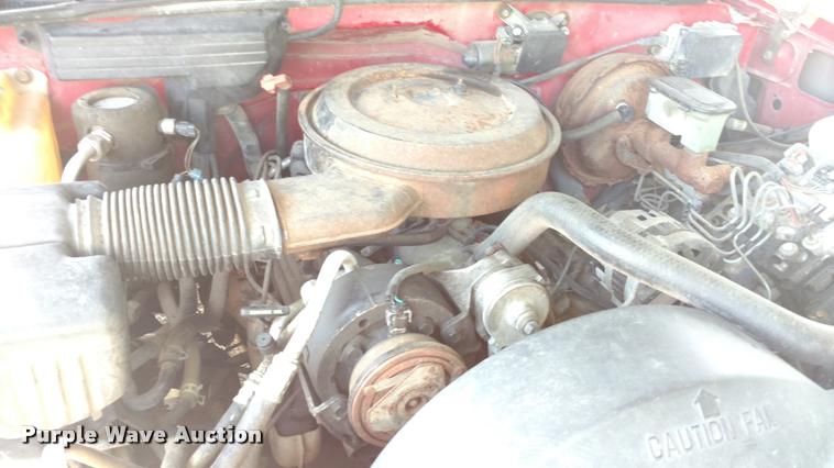 image for item DA5556 1994 GMC Suburban 1500 SLE SUV