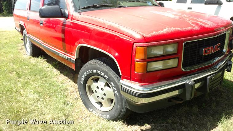 image for item DA5556 1994 GMC Suburban 1500 SLE SUV