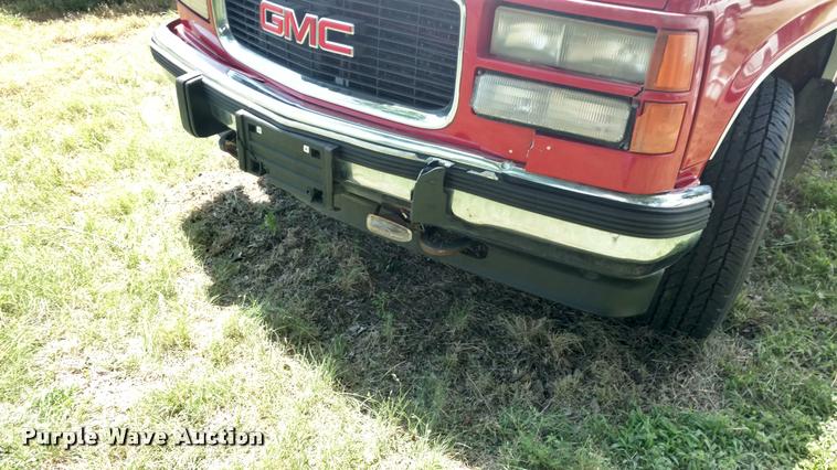 image for item DA5556 1994 GMC Suburban 1500 SLE SUV