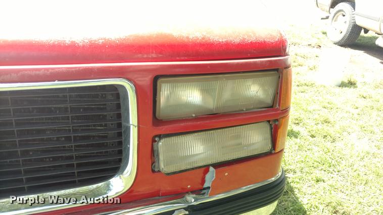 image for item DA5556 1994 GMC Suburban 1500 SLE SUV