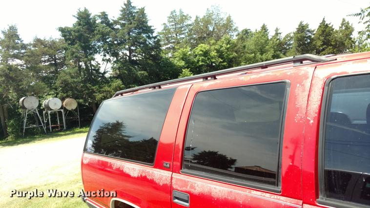 image for item DA5556 1994 GMC Suburban 1500 SLE SUV