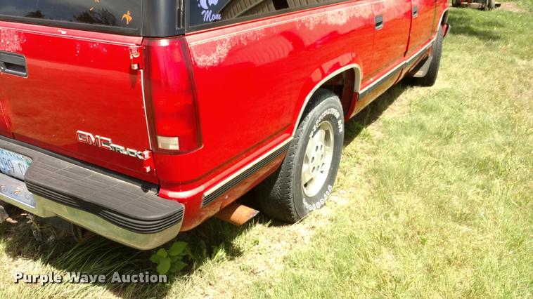 image for item DA5556 1994 GMC Suburban 1500 SLE SUV