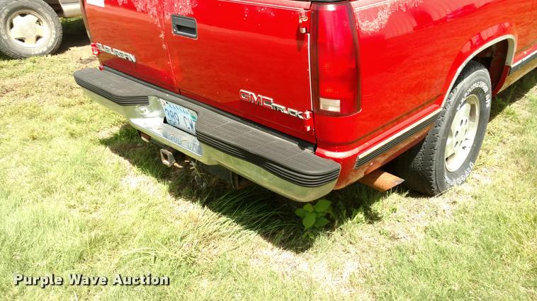 image for item DA5556 1994 GMC Suburban 1500 SLE SUV