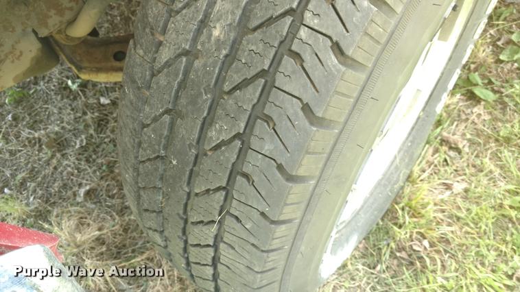 image for item DA5556 1994 GMC Suburban 1500 SLE SUV