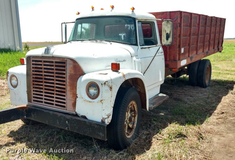 image for item DA5561 1970 International grain truck