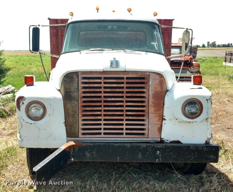 image for item DA5561 1970 International grain truck