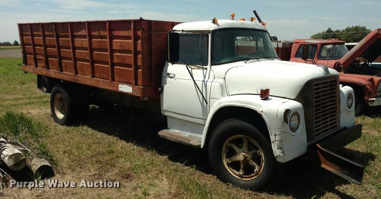 image for item DA5561 1970 International grain truck