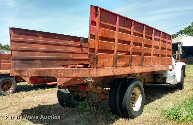 image for item DA5561 1970 International grain truck