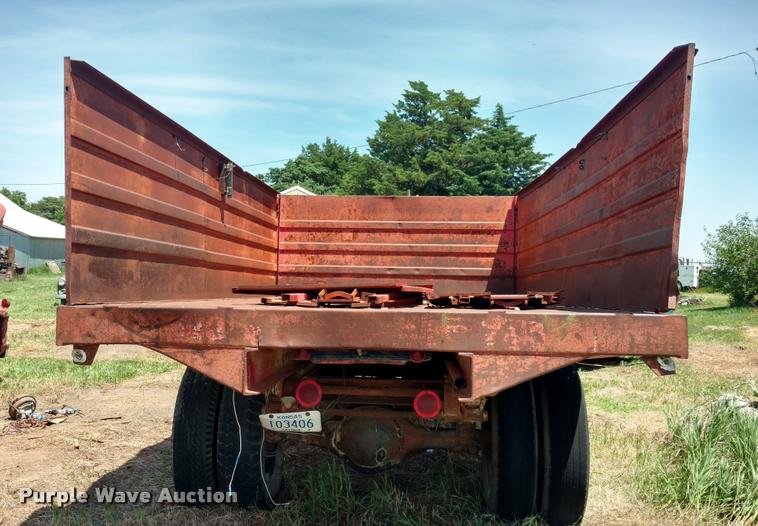 image for item DA5561 1970 International grain truck